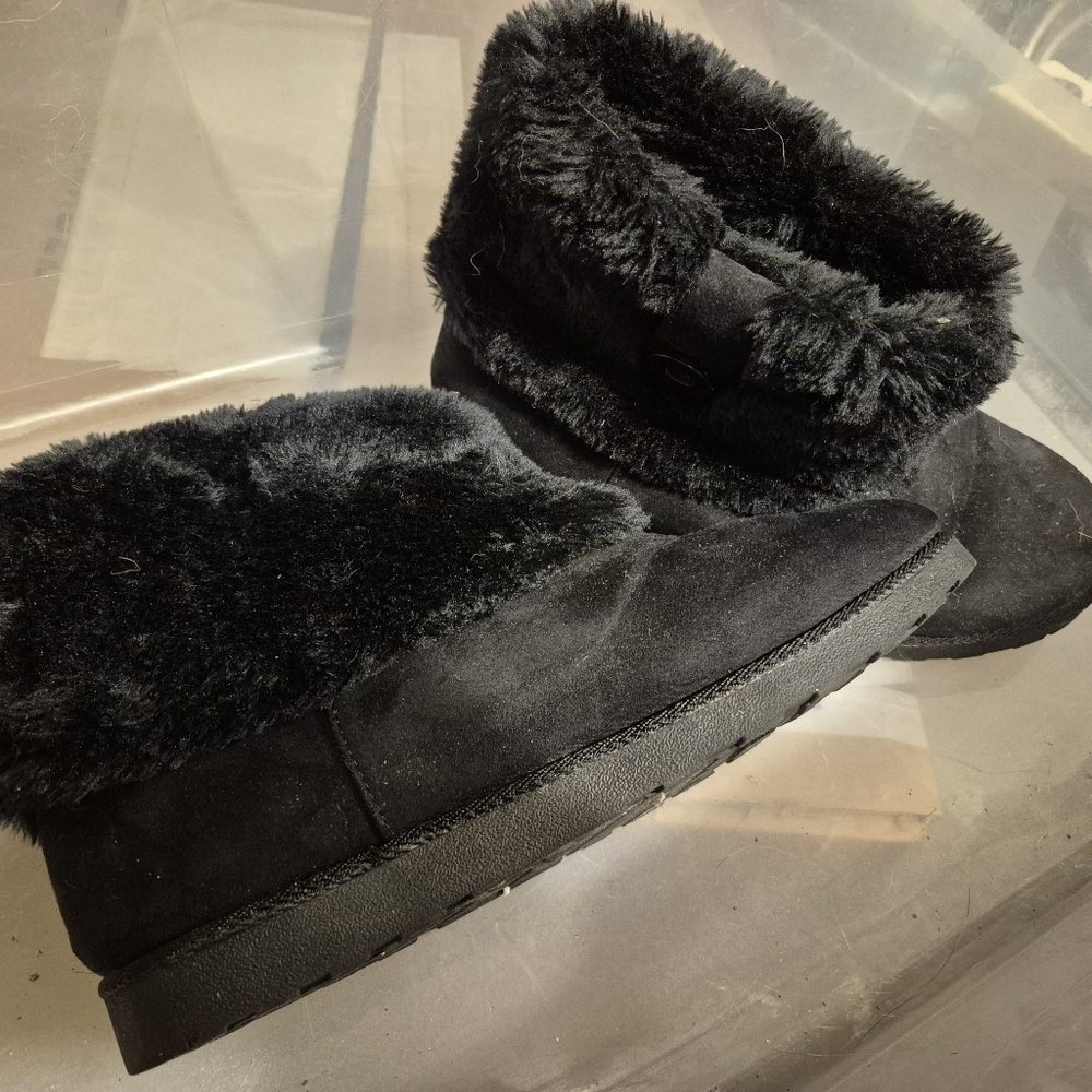Arizona Suede Boots NEW Black Faux Fur Lined Boots